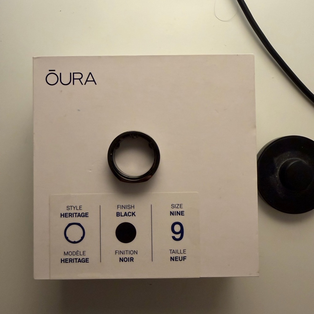 Oura Black Heritage Ring Gen 3 - with 4 fashion stacking rings
